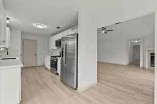 10912 Dogwood Dr, La Porte, TX 77571 - Photo 11