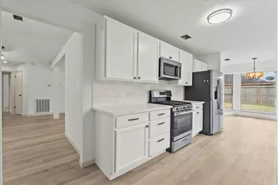 10912 Dogwood Drive, La Porte, TX 77571 - Photo 3