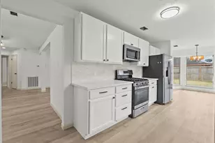 10912 Dogwood Dr, La Porte, TX 77571 - Photo 3