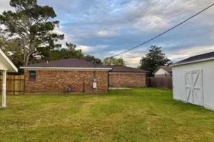 620 Circle Way, Alvin, TX 77511 - Photo 23