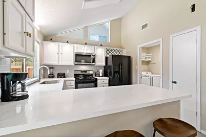 9 Brentwood Oaks Court, The Woodlands, TX 77381 - Photo 7