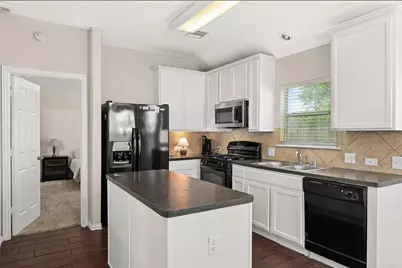 9210 Creekside Drive, Hitchcock, TX 77563 - Photo 9