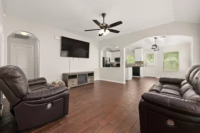 9210 Creekside Drive, Hitchcock, TX 77563 - Photo 5
