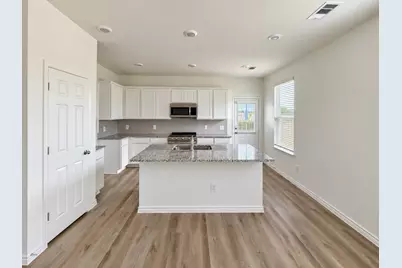 517 Oak Chase Avenue, Dayton, TX 77535 - Photo 3