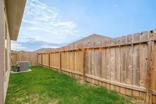 6409 Hollock Meadows Ln, Houston, TX 77048 - Photo 23