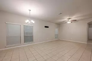 6409 Hollock Meadows Ln, Houston, TX 77048 - Photo 7