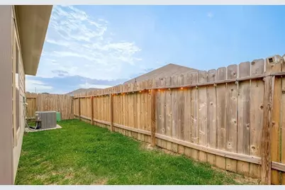 6409 Hollock Meadows Lane, Houston, TX 77048 - Photo 21