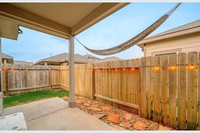 6409 Hollock Meadows Lane, Houston, TX 77048 - Photo 17