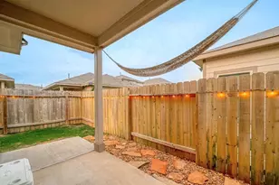 6409 Hollock Meadows Ln, Houston, TX 77048 - Photo 17