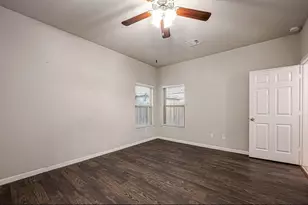 6409 Hollock Meadows Ln, Houston, TX 77048 - Photo 19