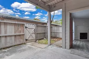 9519 Pagewood Ln, Houston, TX 77063 - Photo 29