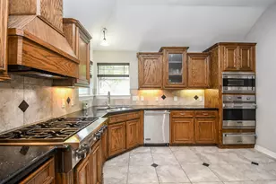 9102 S Pass Ln, Houston, TX 77064 - Photo 9