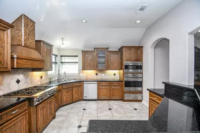 9102 S Pass Lane, Houston, TX 77064 - Photo 9