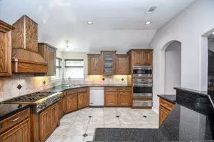 9102 S Pass Ln, Houston, TX 77064 - Photo 9