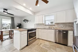 223 Easterly Dr, Tiki Island, TX 77554 - Photo 15