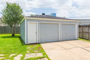 10715 Wickersham Ln, Houston, TX 77042 - Photo 29