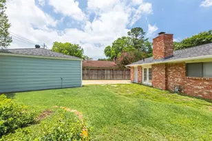 10715 Wickersham Ln, Houston, TX 77042 - Photo 31