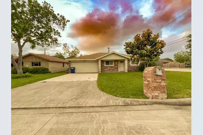 2902 19th Avenue N, Texas City, TX 77590 - Photo 1