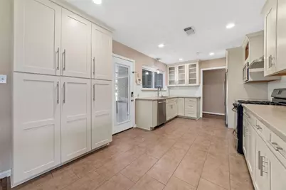 10627 Moonlight Drive, Houston, TX 77096 - Photo 9