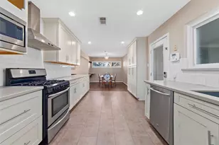 10627 Moonlight Dr, Houston, TX 77096 - Photo 13