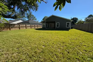 8437 Winthrop St, Houston, TX 77075 - Photo 19