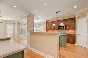 11 Gabled Pines Pl, The Woodlands, TX 77382 - Photo 11