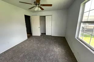 5746 Groveton St, Houston, TX 77033 - Photo 11