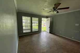 5746 Groveton St, Houston, TX 77033 - Photo 5