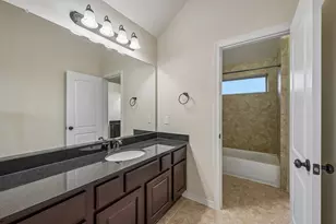 13909 N Lake Branch Ln, Houston, TX 77044 - Photo 35