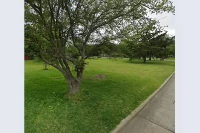 815 Bowie Street, Baytown, TX 77520 - Photo 5