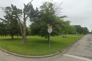 815 Bowie St, Baytown, TX 77520 - Photo 1