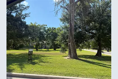 815 Bowie Street, Baytown, TX 77520 - Photo 3