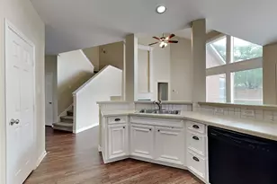141 S Laguna Pointe Dr, League City, TX 77573 - Photo 3