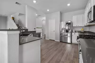 7207 Hillside Avenue, Mont Belvieu, TX 77523 - Photo 13