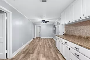 312 N Magnolia St, Highlands, TX 77562 - Photo 11