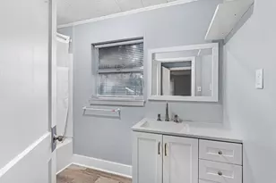 312 N Magnolia St, Highlands, TX 77562 - Photo 15