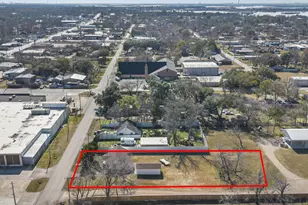 312 N Magnolia St, Highlands, TX 77562 - Photo 21