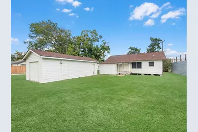 312 N Magnolia Street, Highlands, TX 77562 - Photo 15