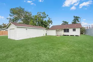 312 N Magnolia St, Highlands, TX 77562 - Photo 15
