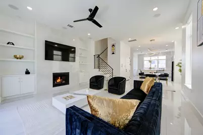 5702 Fairdale Ln #C, Houston, TX 77057 - Photo 1