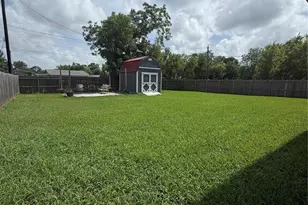 52 Periwinkle Ct, Lake Jackson, TX 77566 - Photo 17
