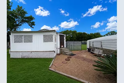 153 Prairie Lea Drive, Angleton, TX 77515 - Photo 3
