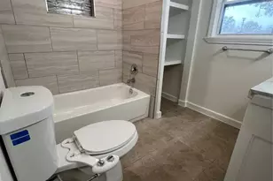 519 N Shady Ln, La Porte, TX 77571 - Photo 9