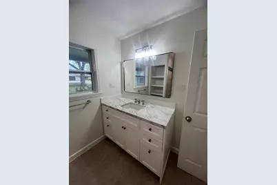 519 N Shady Lane, La Porte, TX 77571 - Photo 5