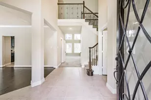 14823 Twin Waters CT, Houston, TX 77044 - Photo 9