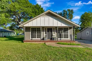 407 Bois D Arc St, Edna, TX 77957 - Photo 1