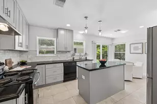 4017 Woodfin St, Houston, TX 77025 - Photo 7