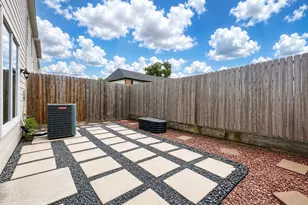 9517 Cedarpost Square St, Houston, TX 77055 - Photo 27