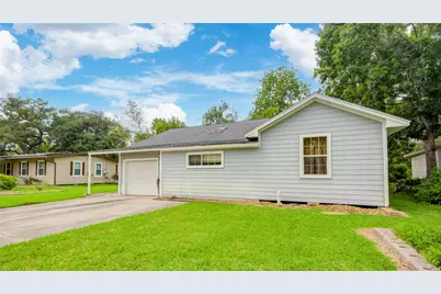 117 Camellia Street, Lake Jackson, TX 77566 - Photo 3