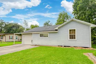 117 Camellia St, Lake Jackson, TX 77566 - Photo 3